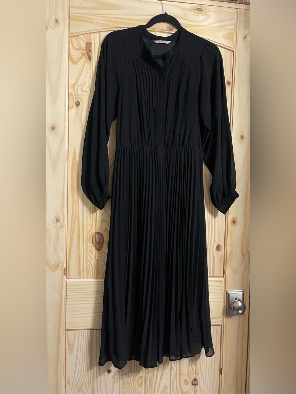 H&M Black Pleated Midi Dress